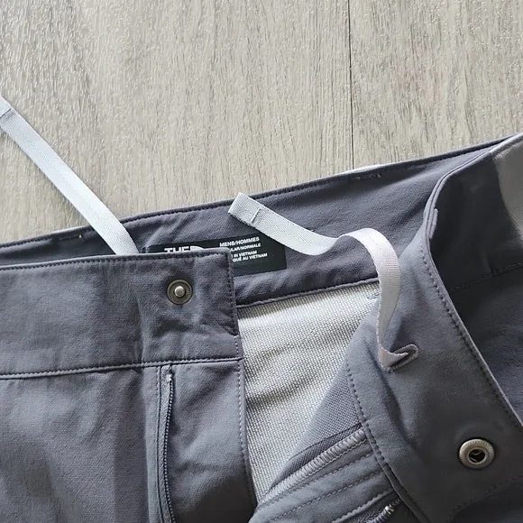 Men's The North Face Size 30 Waist. Gray Impendor Slim Fit Soft Shell Pants. - Picture 4 of 8